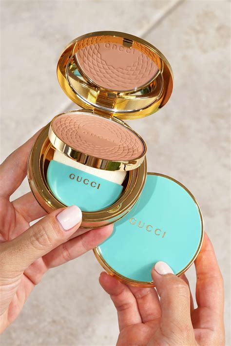 gucci bronzer powder.